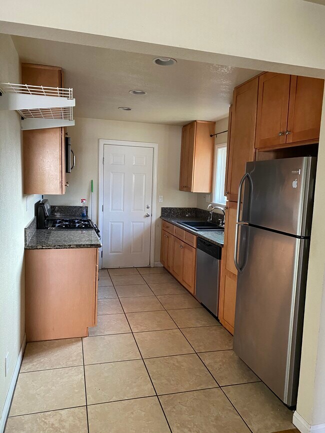kitchen - 4110 Ocean View Blvd