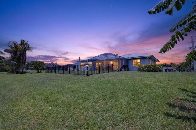 Building Photo - 416 SE Naranja Ave
