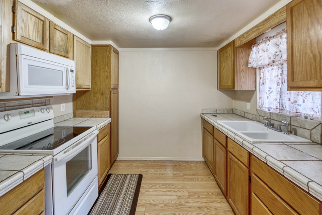 Building Photo - 406 Navajo St