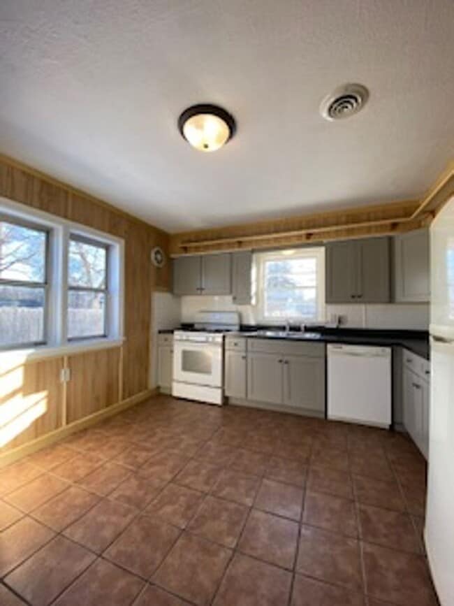 Building Photo - 2 Bedroom 1 Bathroom Home in Northwest Elk...