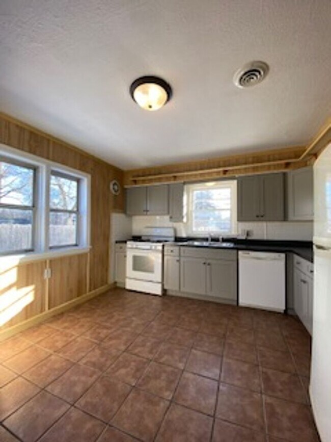 Foto del edificio - 2 Bedroom 1 Bathroom Home in Northwest Elk...