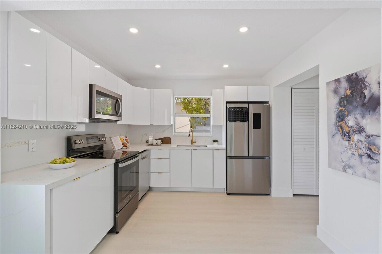 Foto principal - 813 SW 3rd Ct