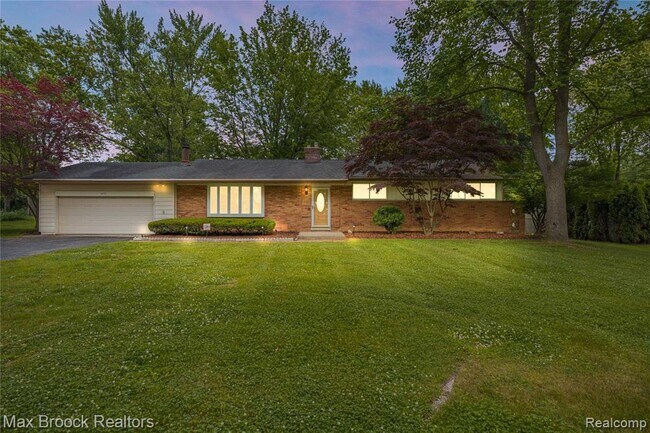 Foto del edificio - 6695 Lahser Rd