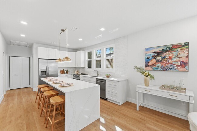 Foto del edificio - 309 E Selma Ave