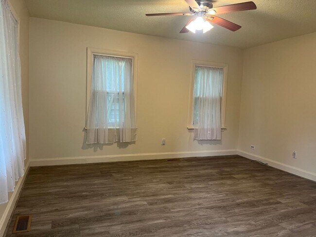 Building Photo - Beautiful Ranch Home In Central Raleigh, A...