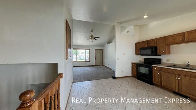 Foto del edificio - Prime Location 3-Bedroom Gem