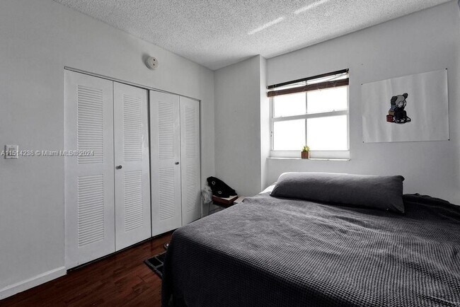Foto del edificio - 185 SE 14th Terrace