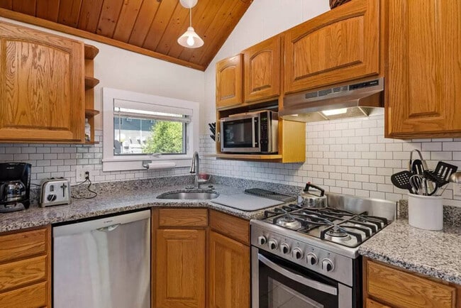 Building Photo - Smugglers' Notch Mountainside Luxury Condo