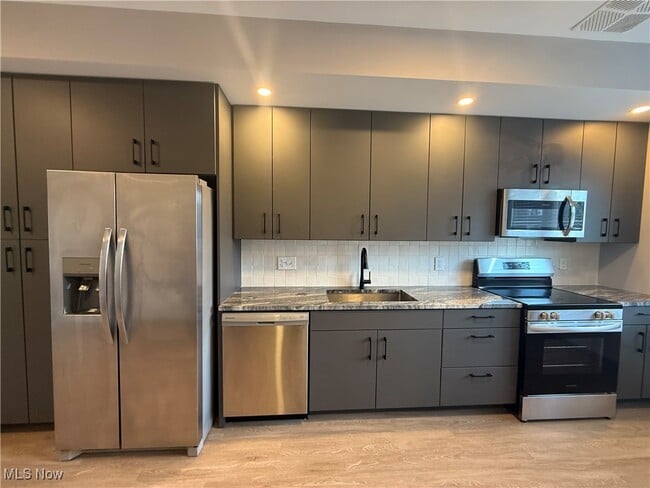 Foto del edificio - 2061 W 20th St
