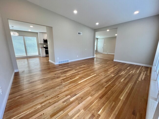 Building Photo - 417 Wenneker Dr