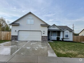 Building Photo - 561 W Palmer Dr