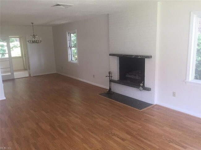 Building Photo - 1725 W 49th St