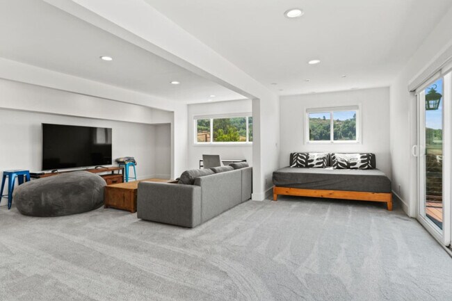 Foto del edificio - 6864 Eagle Ridge Rd