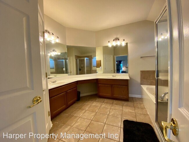 Building Photo - 4 br, 3 bath House - 557 Thurber Dr