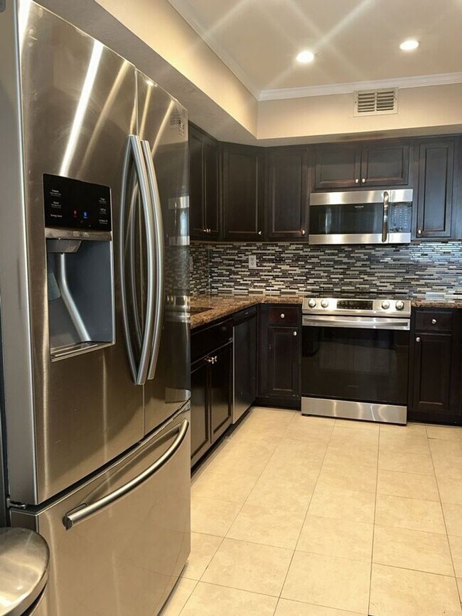 Foto del edificio - THE TRIAD TOWNHOMES IN CARROLLWOOD