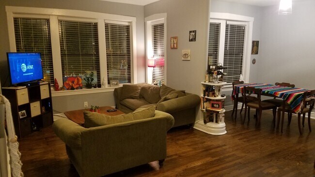 Foto del edificio - 5022 N Winthrop Ave