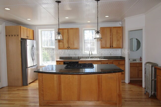 Building Photo - 68 4th St