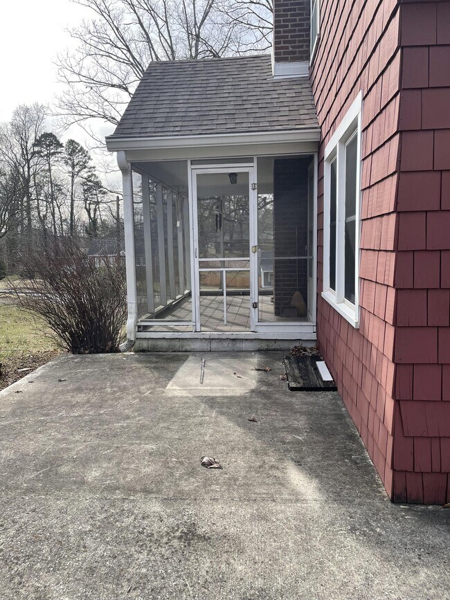 Building Photo - 312 N Chilhowee Dr