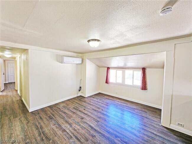 Building Photo - 1080 W Windsong Ln