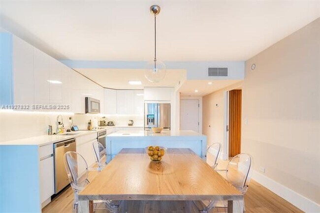 Photo - 2301 Collins Ave Apartment