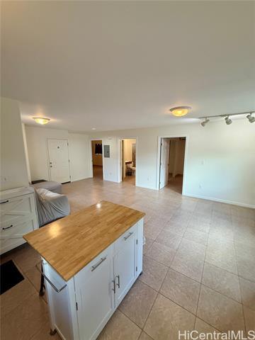 Building Photo - 1774 Palolo Ave