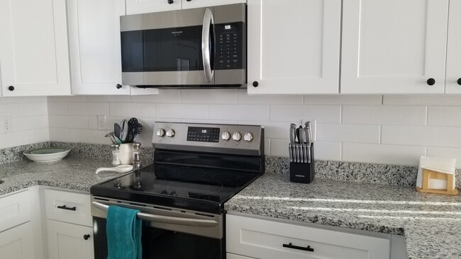 Photo - 13 Bigby St House