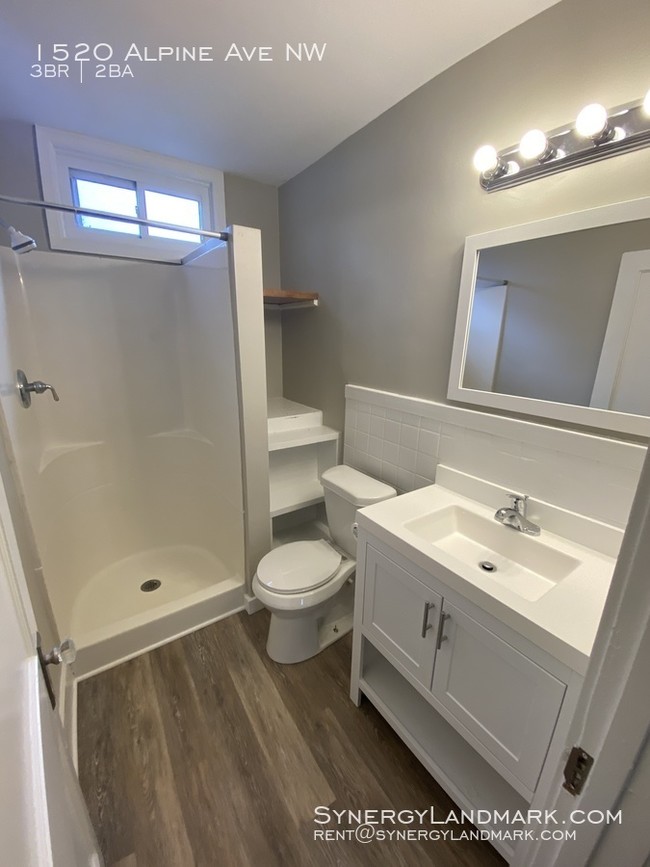 Foto del edificio - 1520 Alpine Ave NW