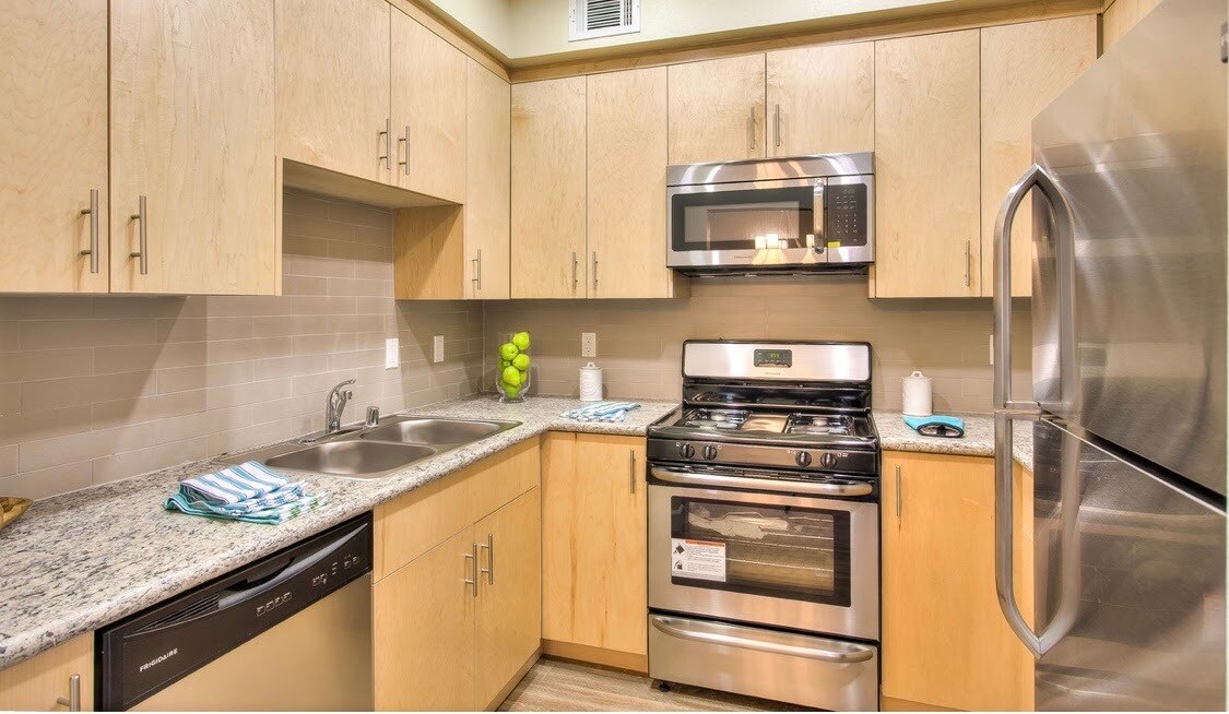 Foto principal - 12455 San Fernando Rd