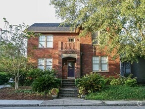 Building Photo - 727 Maupas Ave