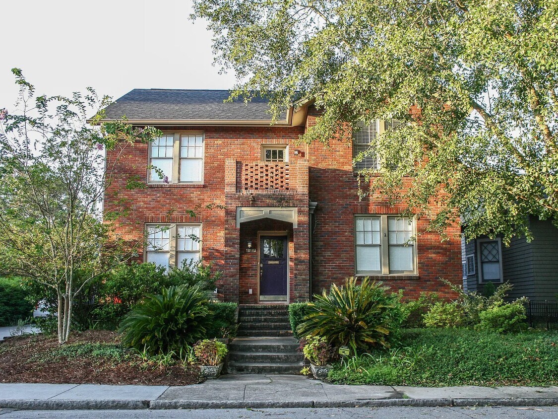 Primary Photo - 727 Maupas Ave
