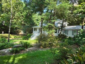 Building Photo - 217 Mossland Dr