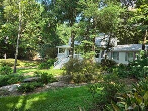 Building Photo - 217 Mossland Dr