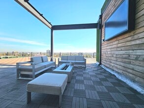 Building Photo - 715 Park Ave