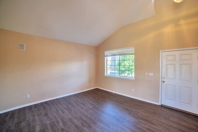 Building Photo - Spacious 5 Bed Home in Castle Rock!