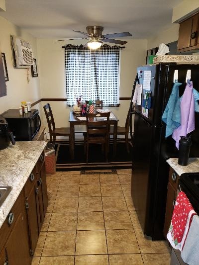 Building Photo - 206 Mead St