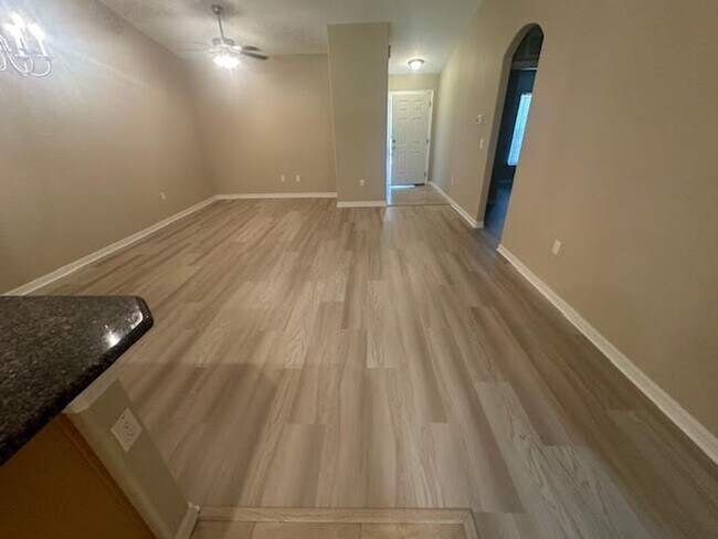 Building Photo - Duplex for rent