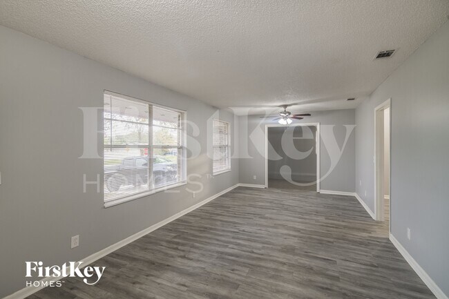 Building Photo - 8704 Country Creek Blvd