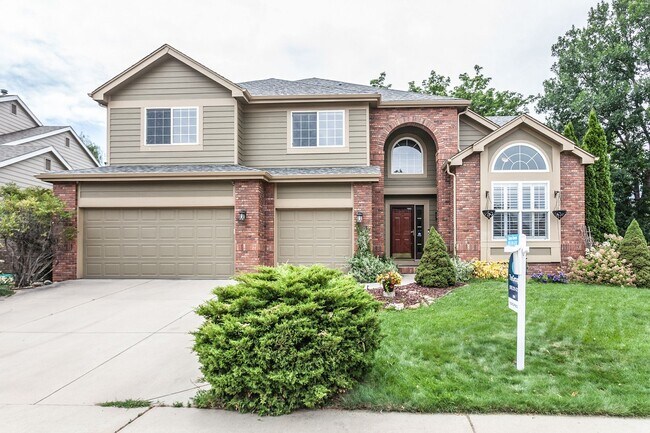 Building Photo - Stunning 5 bedroom in Willow Springs
