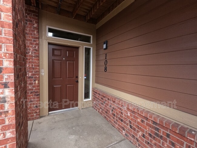 Building Photo - 2445 Windrow Dr