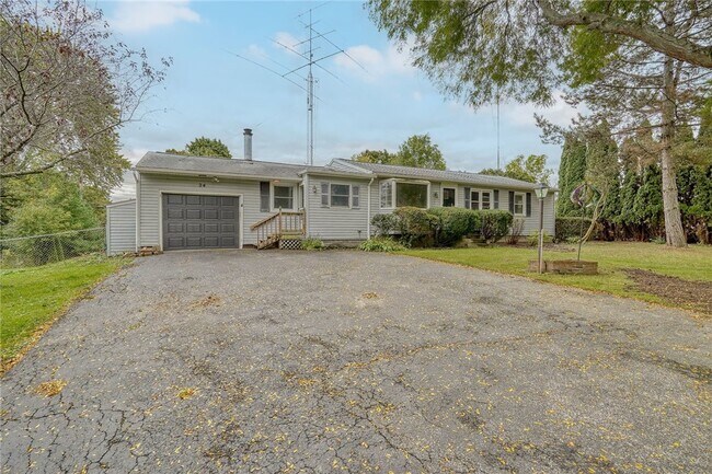 Foto del edificio - 24 Elaine Dr