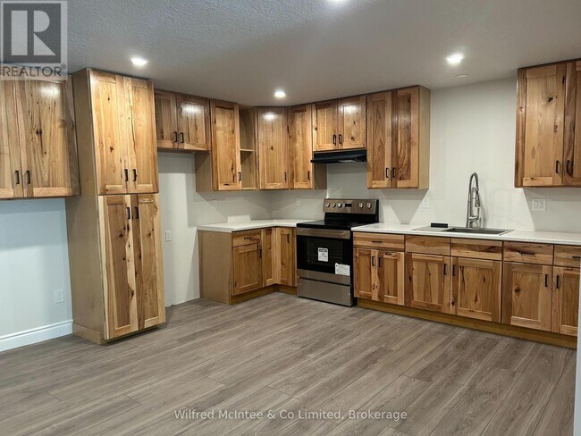 Photo du bâtiment - 380-380 1st Ave N