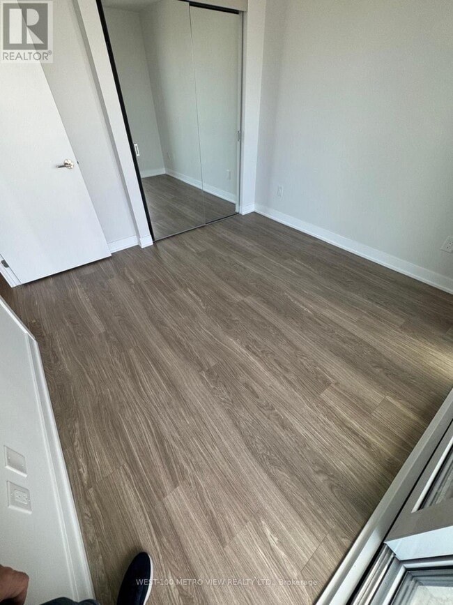 Photo du bâtiment - 430-3430 Square One Dr