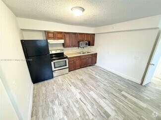 Building Photo - 605 S J St