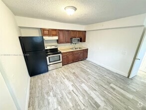 Building Photo - 605 S J St