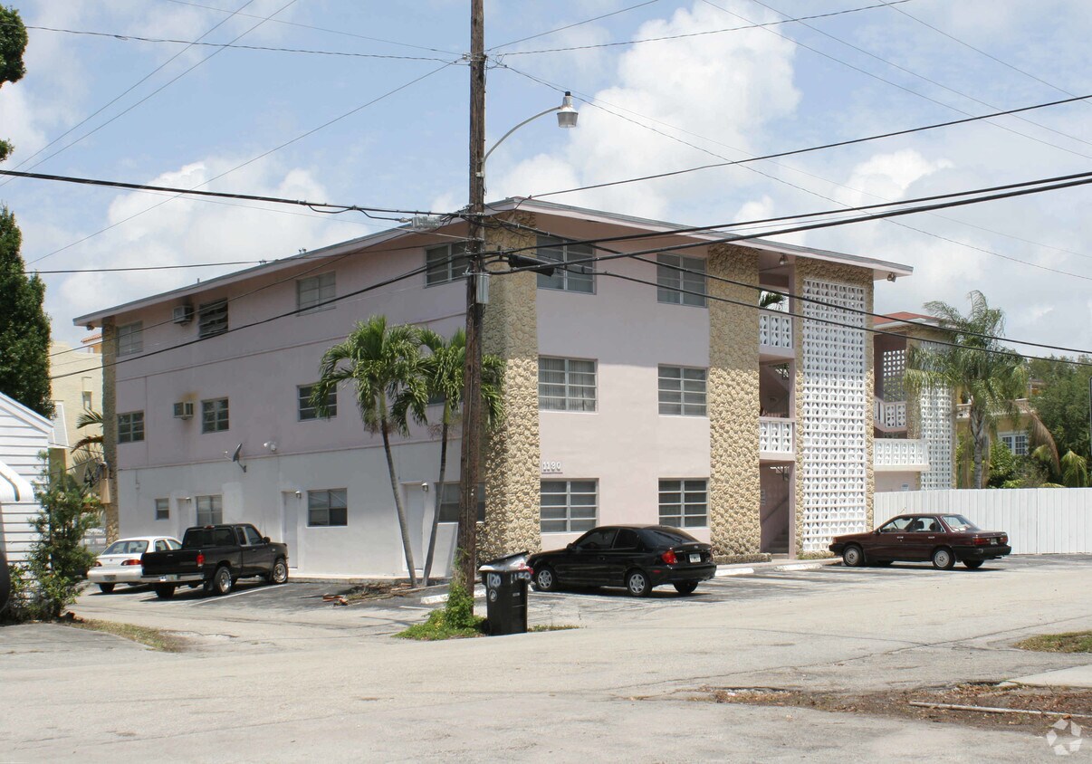 Foto del edificio - 1180 NE 1st St
