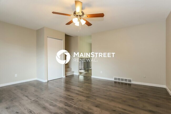 Foto del edificio - 4 Bedroom Pet-Friendly Home in AURORA, CO with Main Street Renewal