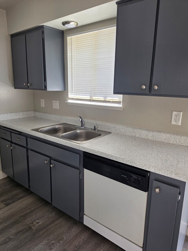 Building Photo - 4263 N Bengston Ave