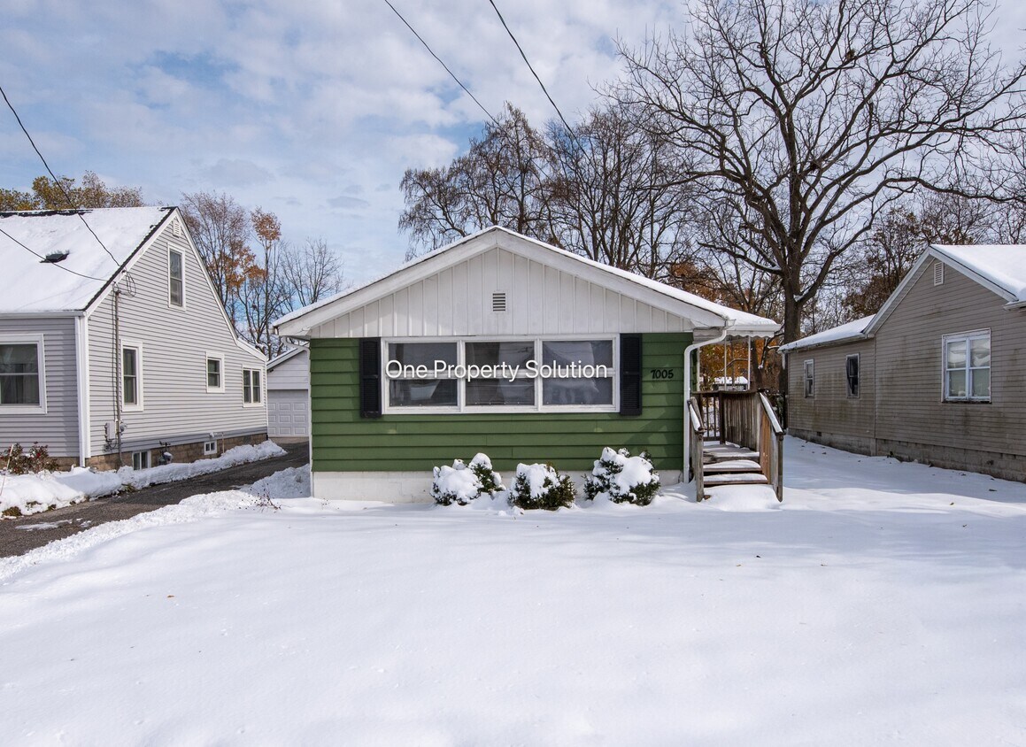 Primary Photo - 7005 Broadway