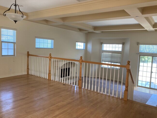 DR con vistas a LR - 314 N Catalina Ave