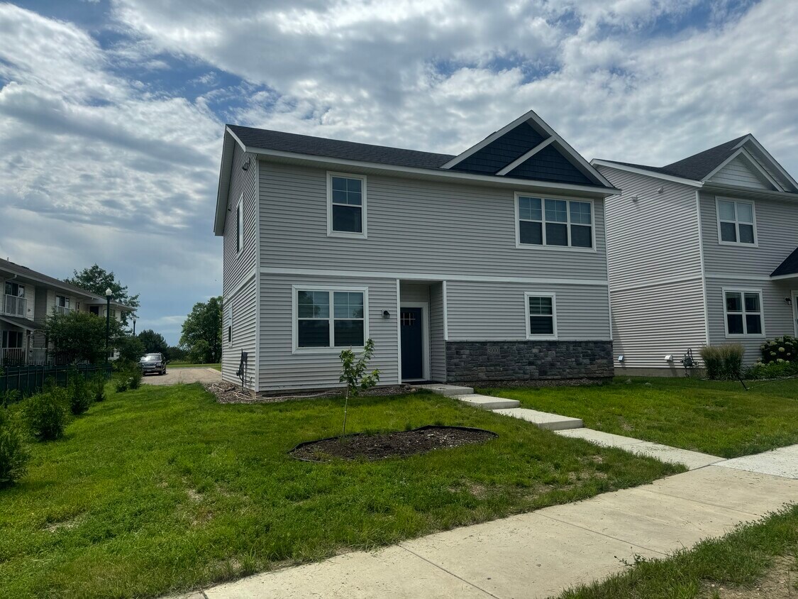 3000 Hemingway Dr, Chaska, MN 55318 House Rental in Chaska, MN